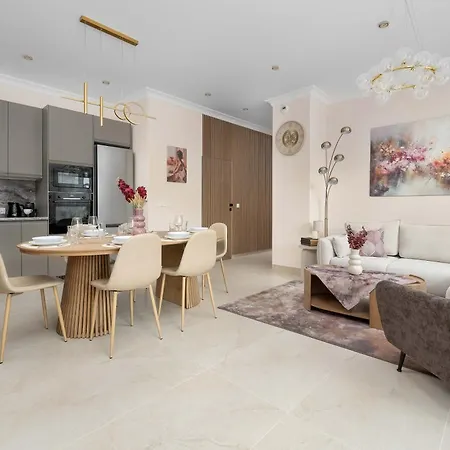 Exclusive In With 2 Parking Spaces, Desk And Air Conditioned Living By Renters Prestige * Вроцлав