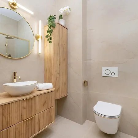 Exclusive In With 2 Parking Spaces, Desk And Air Conditioned Living By Renters Prestige Apartamento Breslavia