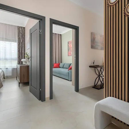 Exclusive In With 2 Parking Spaces, Desk And Air Conditioned Living By Renters Prestige Breslavia