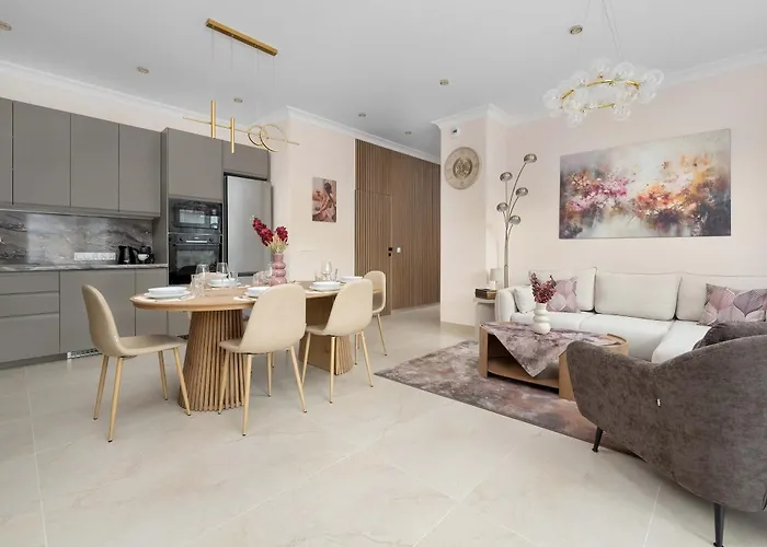 Exclusive In With 2 Parking Spaces, Desk And Air Conditioned Living By Renters Prestige * Вроцлав