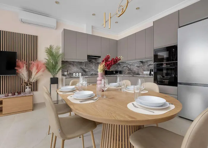 Exclusive In With 2 Parking Spaces, Desk And Air Conditioned Living By Renters Prestige * Вроцлав