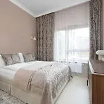 Exclusive In With 2 Parking Spaces, Desk And Air Conditioned Living By Renters Prestige