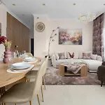 Exclusive In With 2 Parking Spaces, Desk And Air Conditioned Living By Renters Prestige Breslavia