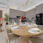 Exclusive In With 2 Parking Spaces, Desk And Air Conditioned Living By Renters Prestige * Breslavia