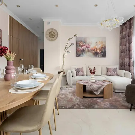 Exclusive In With 2 Parking Spaces, Desk And Air Conditioned Living By Renters Prestige Wroclaw