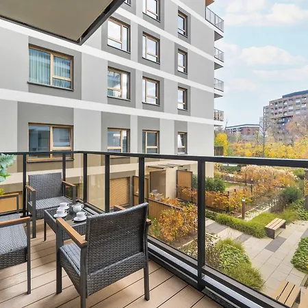 Exclusive In With 2 Parking Spaces, Desk And Air Conditioned Living By Renters Prestige Daire Wroclaw