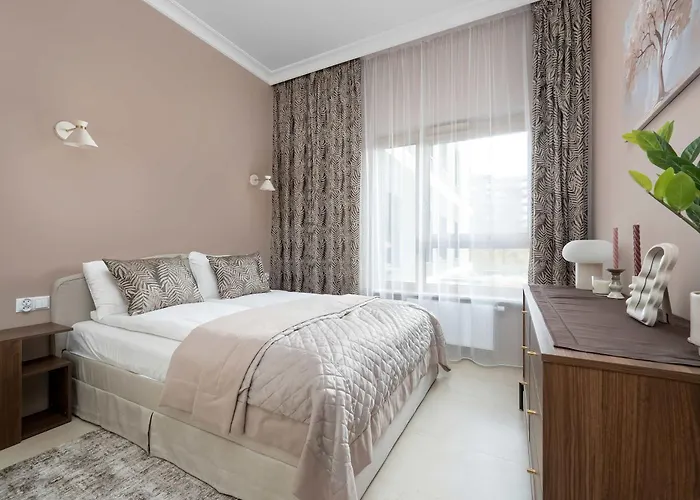 Exclusive In With 2 Parking Spaces, Desk And Air Conditioned Living By Renters Prestige