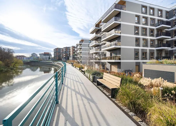 Exclusive In With 2 Parking Spaces, Desk And Air Conditioned Living By Renters Prestige