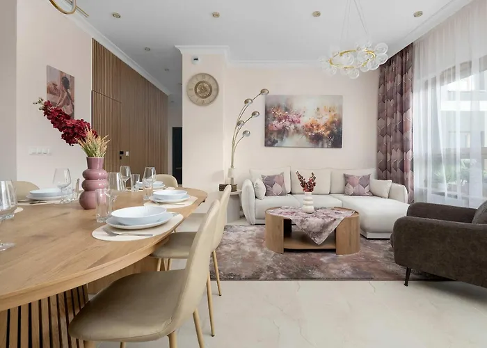 Exclusive In With 2 Parking Spaces, Desk And Air Conditioned Living By Renters Prestige ורוצלב