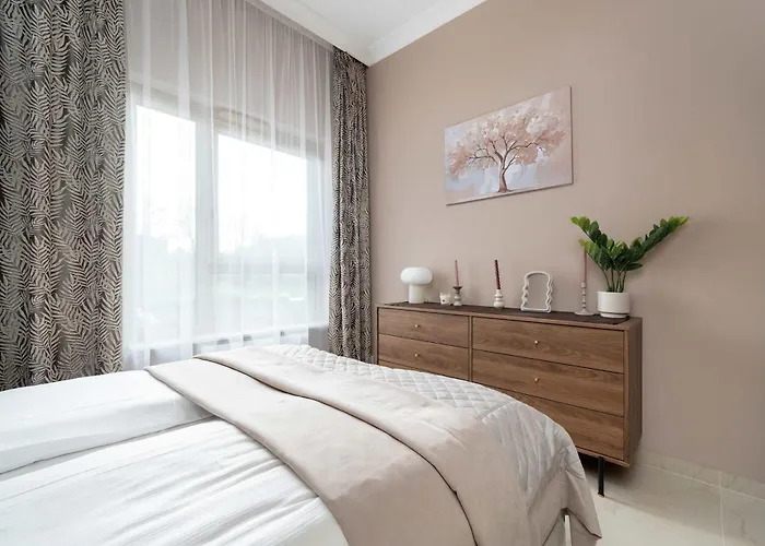 Apartman Exclusive In With 2 Parking Spaces, Desk And Air Conditioned Living By Renters Prestige