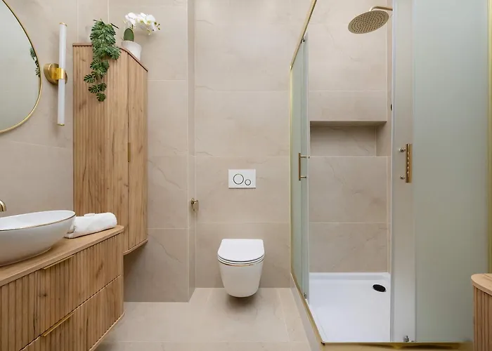 Exclusive In With 2 Parking Spaces, Desk And Air Conditioned Living By Renters Prestige