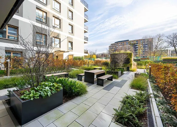 Exclusive In With 2 Parking Spaces, Desk And Air Conditioned Living By Renters Prestige * ורוצלב